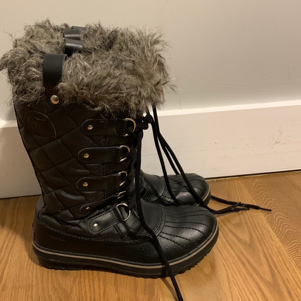 Black sorel snow boots